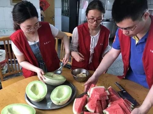 吃瓜娱乐圈爷爷奶奶,揭秘“吃瓜”爷爷奶奶的娱乐生活  第3张