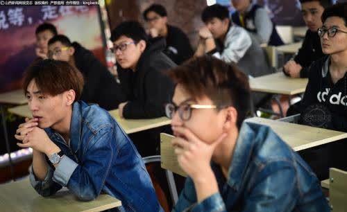 娱乐吃瓜酱老教授说上课,课堂上的趣味教学新风尚  第2张